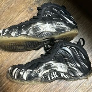 size 8.5,Cool design,will not find in store. Signs of wear,please see pictures!